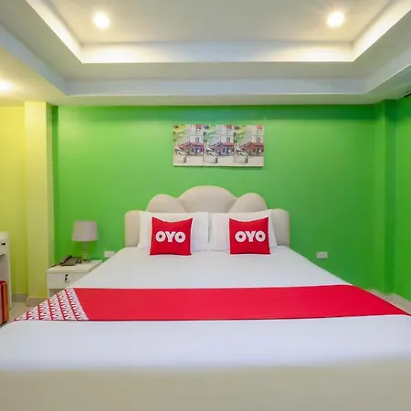 Oyo 75330 Little House Hotel