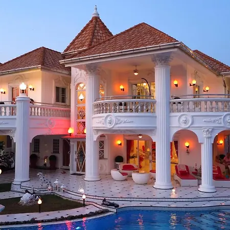 Empireland Luxury Pool Walking Street *