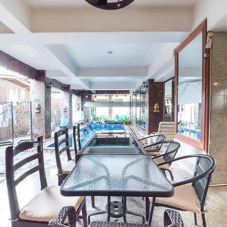 Oyo 75316 Capital Hotel 2*