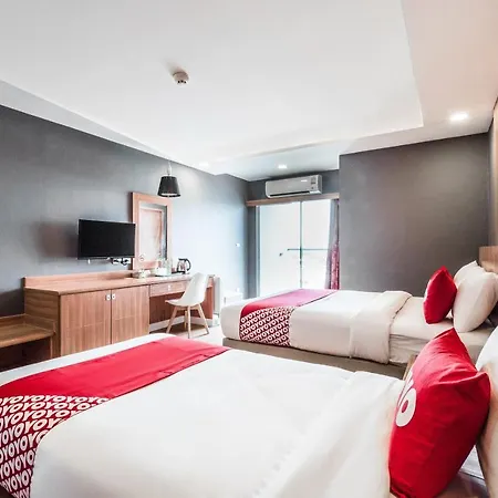 โรงแรม Oyo 1126 Curve Boutique 3*