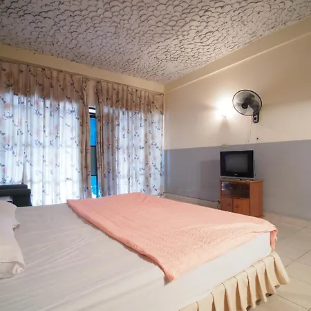 Oyo 1003 Naklua House Hotel