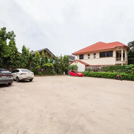 Oyo 1126 Curve Boutique 3* Pattaya