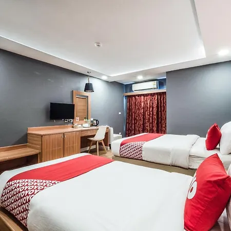 โรงแรม Oyo 1126 Curve Boutique 3*