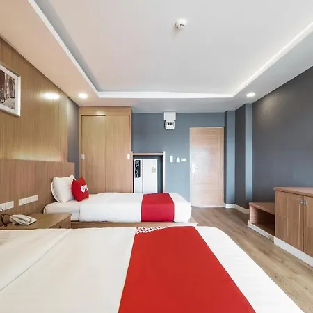 Oyo 1126 Curve Boutique โรงแรม 3*