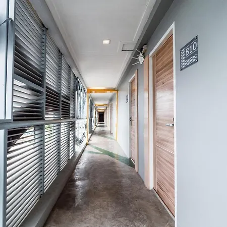 Oyo 1126 Curve Boutique โรงแรม 3*