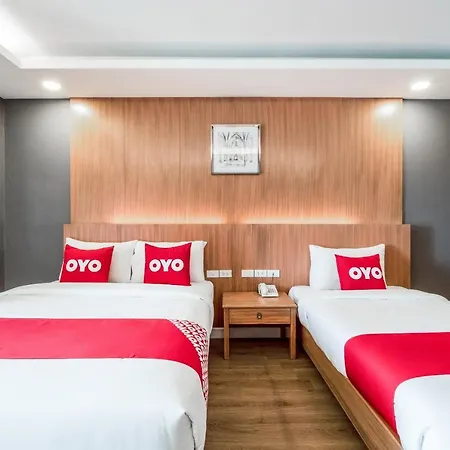 โรงแรม Oyo 1126 Curve Boutique 3*