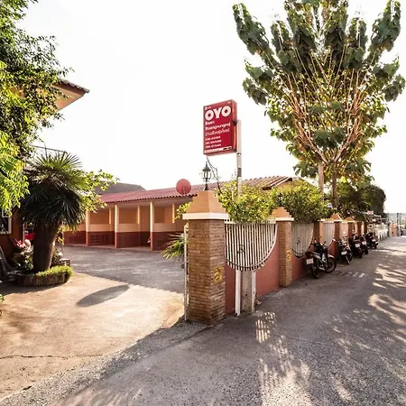 Hotel Vaccinated Staff - Oyo 645 Baan Ruangrungroj 2*