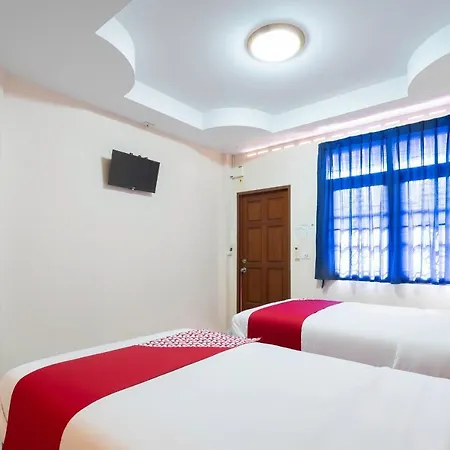 Hotel Vaccinated Staff - Oyo 645 Baan Ruangrungroj 2*