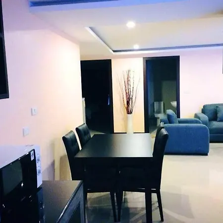 อพาร์ตโฮเทล Nayo Royals Pattaya