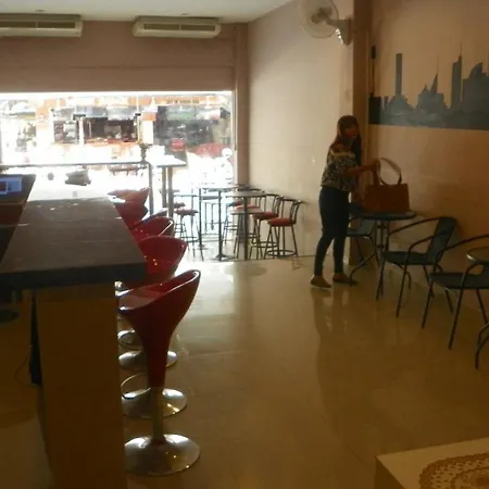 Tuga's Bar And ที่พัก
