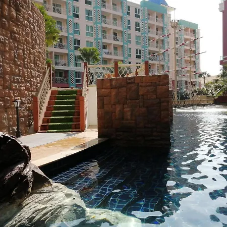 Apartment On Main Road Next To Bus Station Near Beach Pattaya