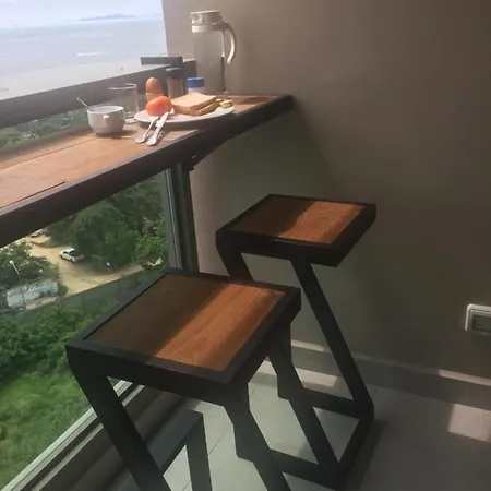อพาร์ตโฮเทล Sea View By Pierre Pattaya
