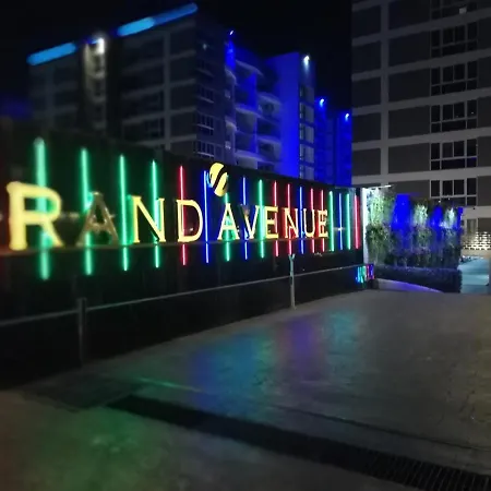 Grand Avenue 1 Bedroom Apartment *