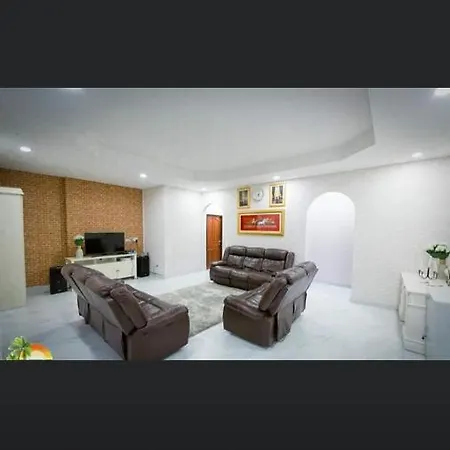 Mew 4br Pool 10min To Walking Street And 10min To Jomtien Guest house Pattaya
