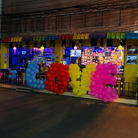 บ้านพัก The Spot Bar & Gallery Pattaya