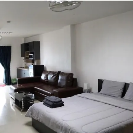 บ้านพัก The Spot Bar & Gallery Pattaya