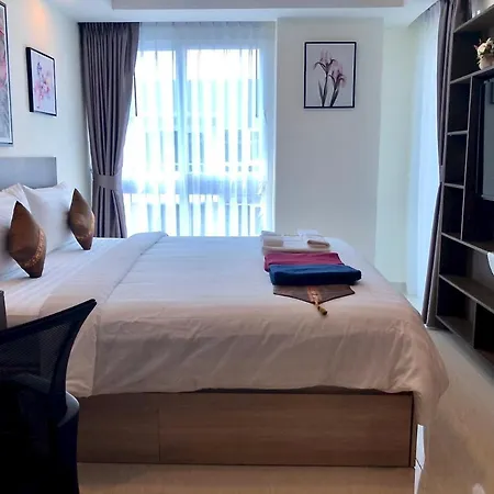 Luxury Business Suits In Grand Avenue By Estates Apartment *