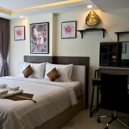 Luxury Business Suits In Grand Avenue By Estates Apartment *