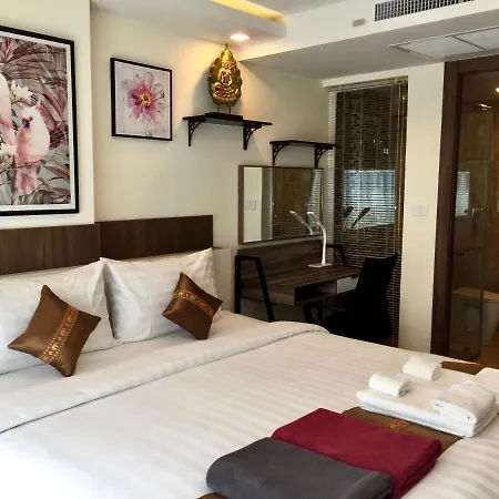 Luxury Business Suits In Grand Avenue By Estates Apartment *