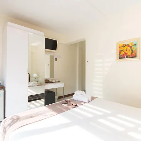 Admire House Guest house *