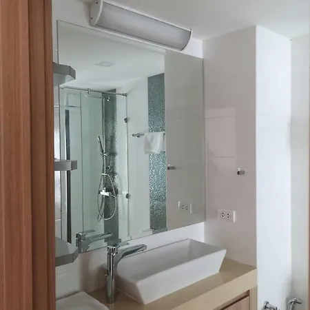 อพาร์ตโฮเทล Garden Tropicana - *