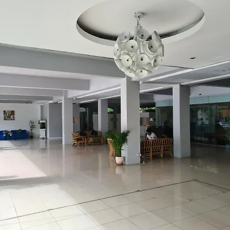 Leela One โรงแรม 2*