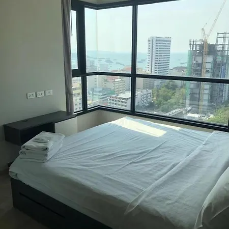 The Base Seaview * Pattaya