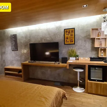 Leela One โรงแรม 2*
