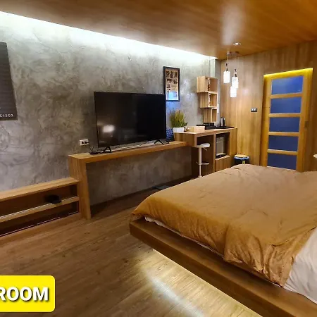Leela One โรงแรม 2*