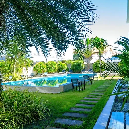 Cozy โรงแรม 3*