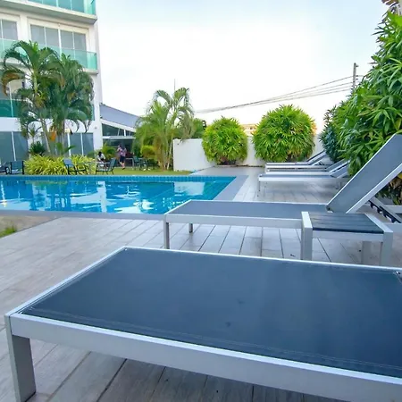 Cozy โรงแรม 3*