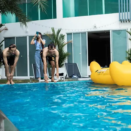 Cozy โรงแรม 3*
