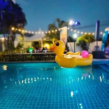Cozy โรงแรม 3*