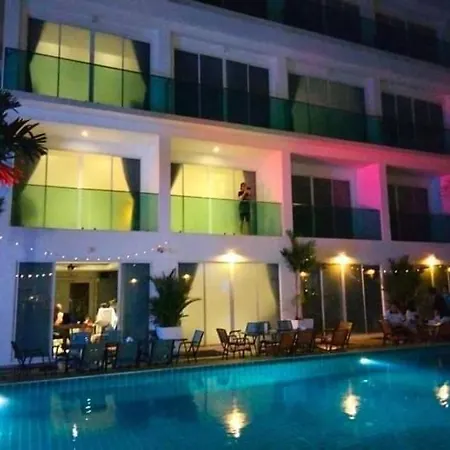 Cozy โรงแรม 3*