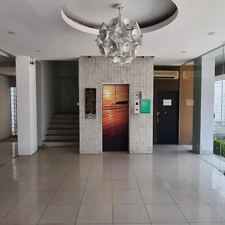 โรงแรม Leela One 2*