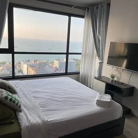The Base Central ถูกและดี Aparthotel Pattaya