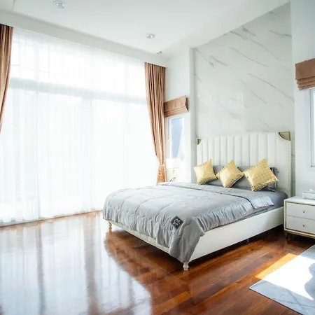 Kw Pool Villa *