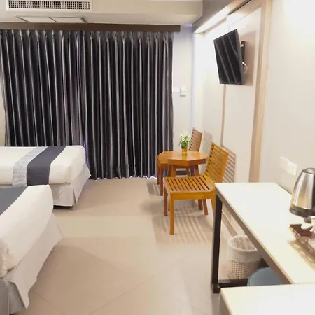 Sea Breeze Jomtien โรงแรม 4*