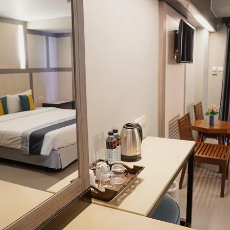 Sea Breeze Jomtien โรงแรม 4*