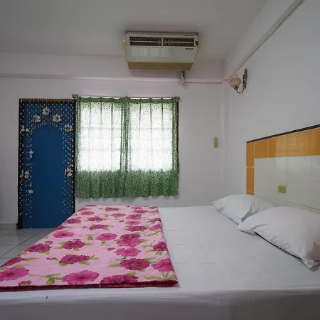 Oyo 1004 Naklua Mansion โรงแรม