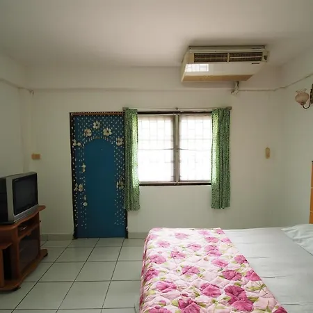 Oyo 1004 Naklua Mansion โรงแรม