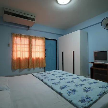Oyo 1004 Naklua Mansion 2*