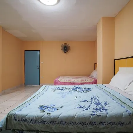 โรงแรม Oyo 1004 Naklua Mansion 2*