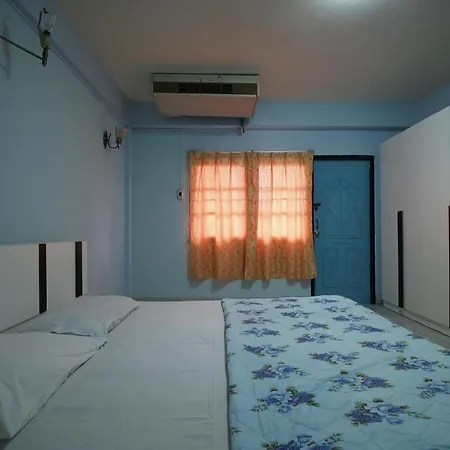 โรงแรม Oyo 1004 Naklua Mansion