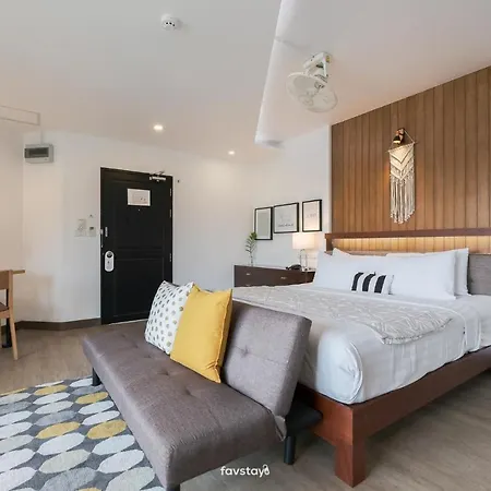 Corner Hotel 3*