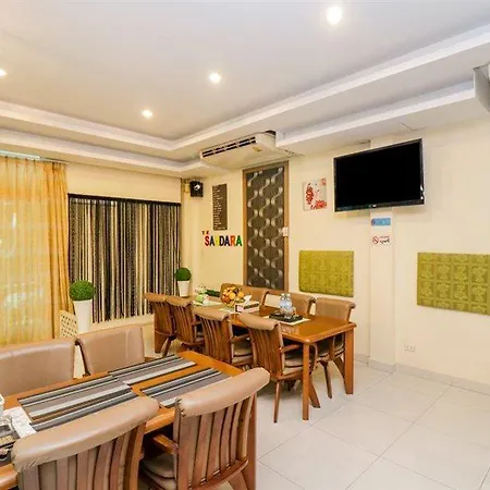 โรงแรม Oyo 146 Rivana Boutique By Sandara