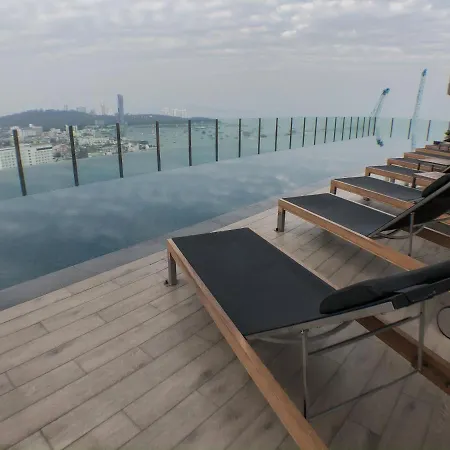 โรงแรม The Base Sml Pattaya