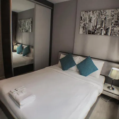 The Base Sml โรงแรม *