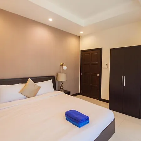 Luxury Pool 4 Bedroom 900m 1.5 Km Downtown วิลล่า *
