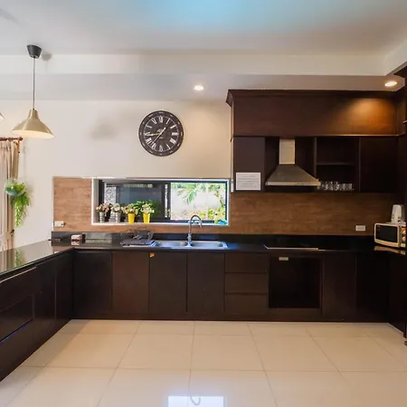 Luxury Pool 4 Bedroom 900m 1.5 Km Downtown * Pattaya